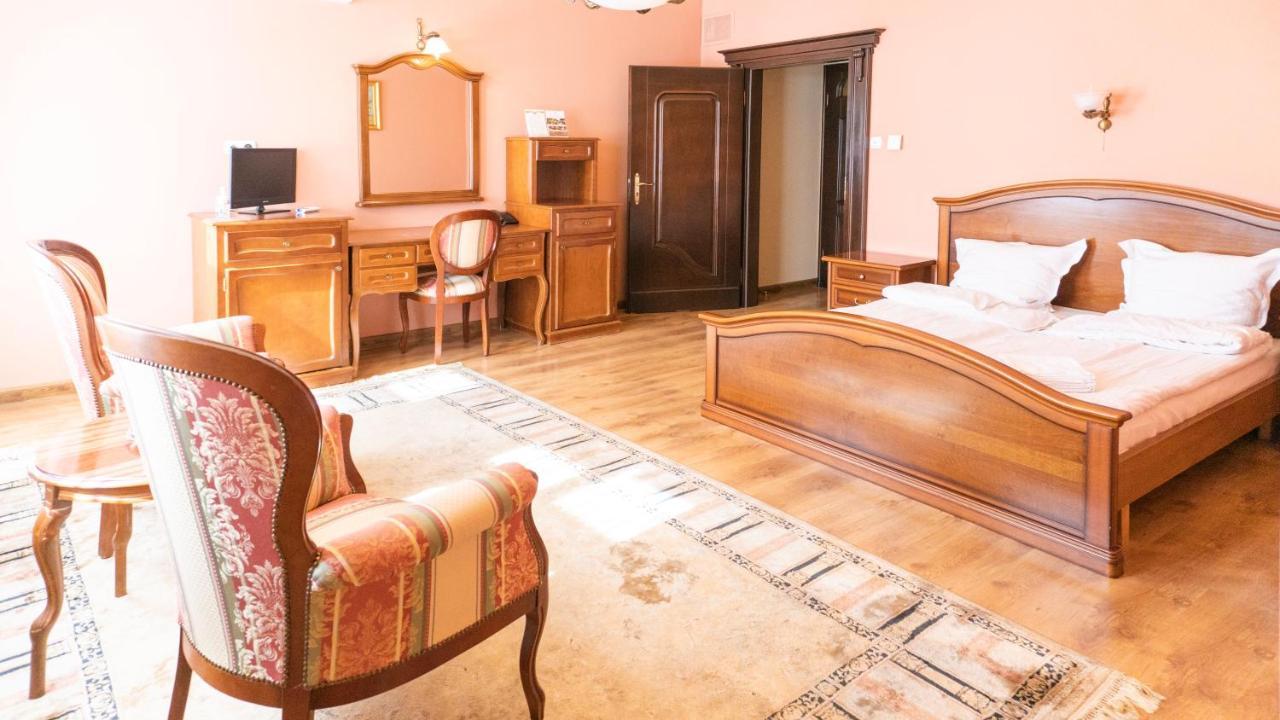 Hotel "Dworek Lesniczowka" Wodzisław Śląski Εξωτερικό φωτογραφία