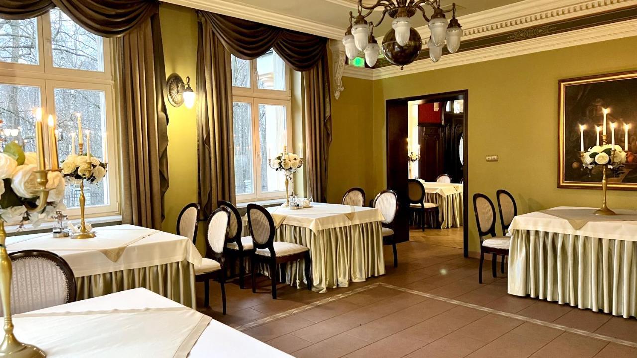 Hotel "Dworek Lesniczowka" Wodzisław Śląski Εξωτερικό φωτογραφία