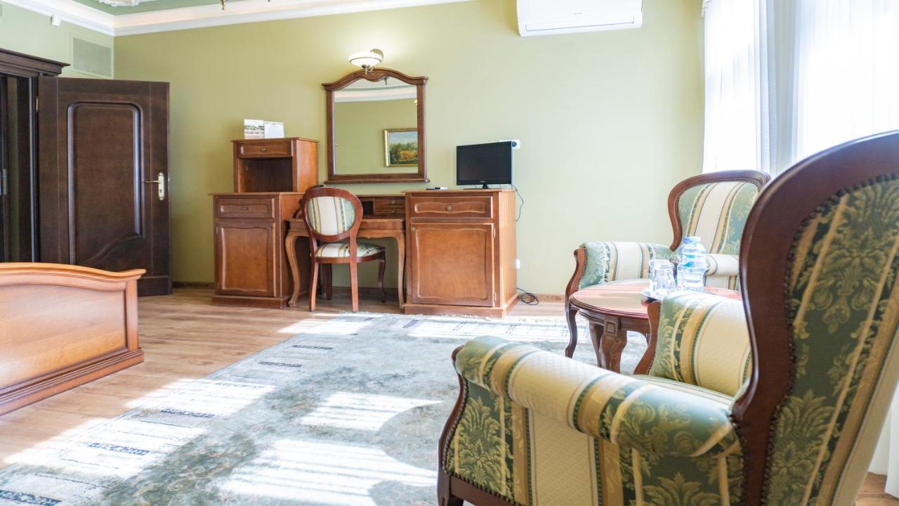 Hotel "Dworek Lesniczowka" Wodzisław Śląski Εξωτερικό φωτογραφία