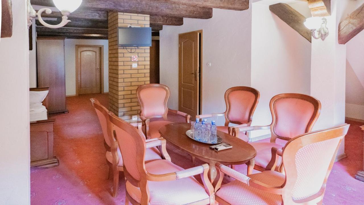 Hotel "Dworek Lesniczowka" Wodzisław Śląski Εξωτερικό φωτογραφία