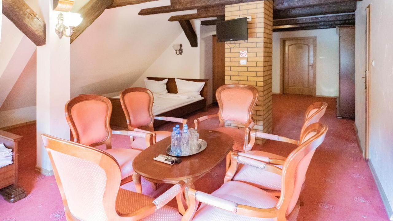 Hotel "Dworek Lesniczowka" Wodzisław Śląski Εξωτερικό φωτογραφία
