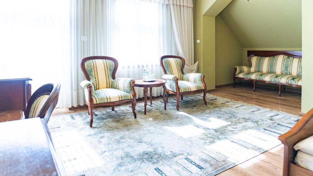 Hotel "Dworek Lesniczowka" Wodzisław Śląski Εξωτερικό φωτογραφία