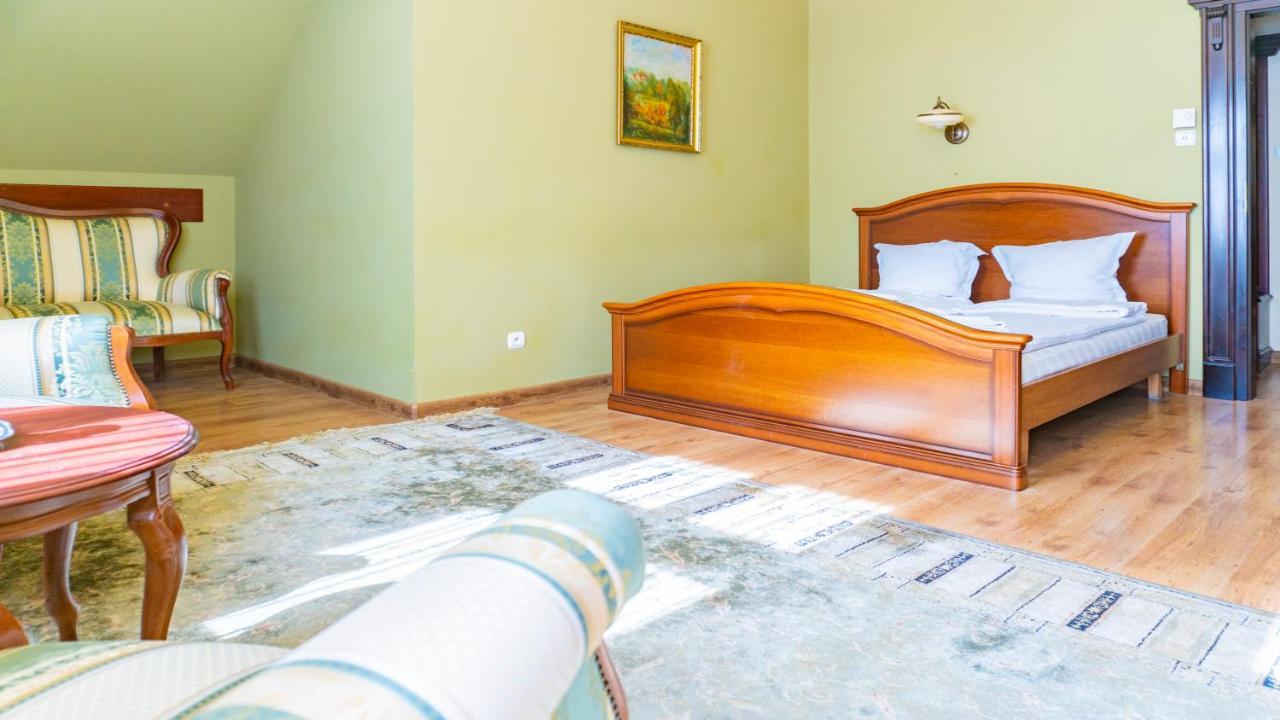 Hotel "Dworek Lesniczowka" Wodzisław Śląski Εξωτερικό φωτογραφία