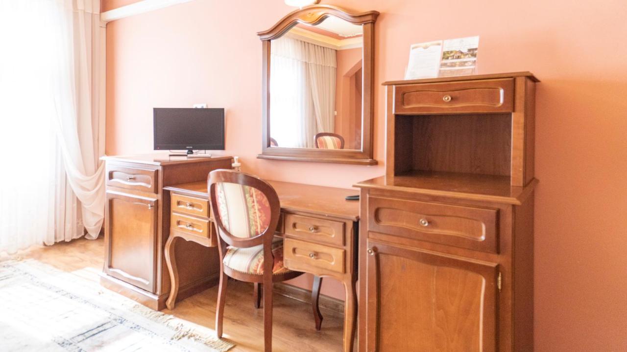 Hotel "Dworek Lesniczowka" Wodzisław Śląski Εξωτερικό φωτογραφία