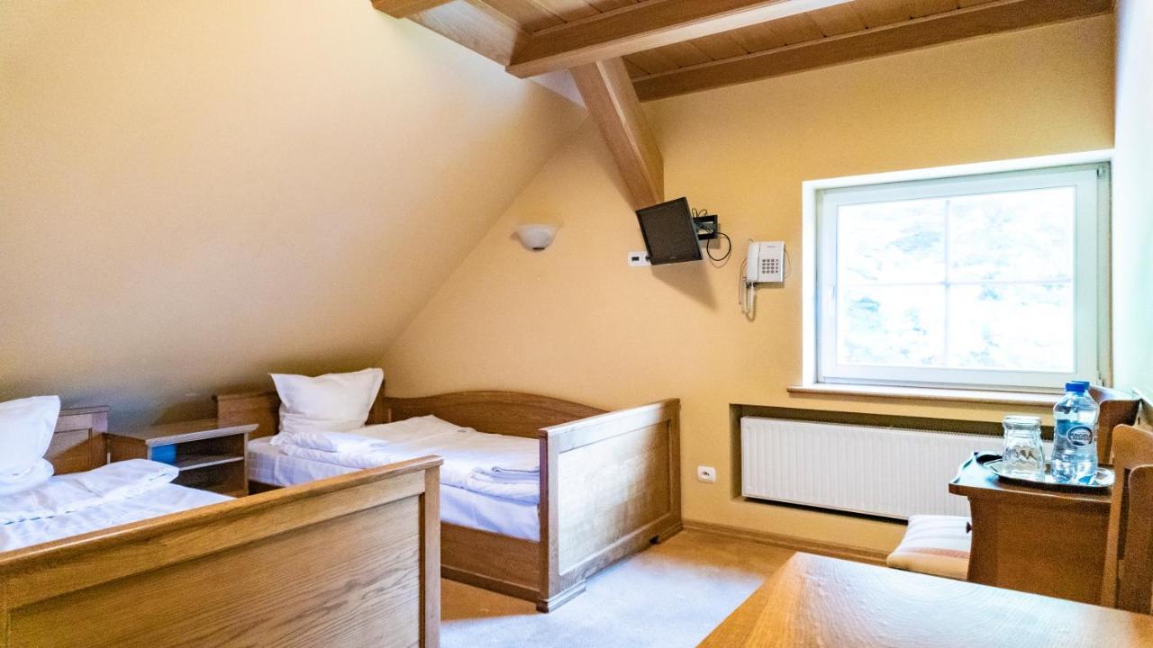 Hotel "Dworek Lesniczowka" Wodzisław Śląski Εξωτερικό φωτογραφία
