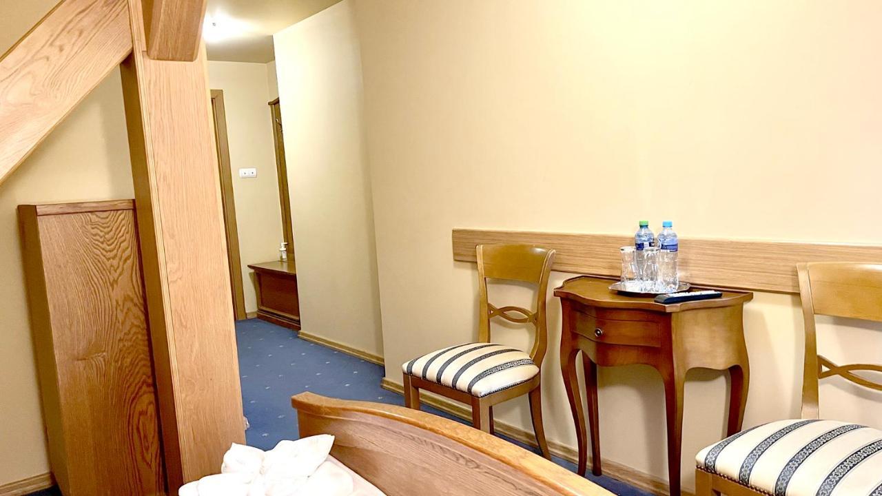 Hotel "Dworek Lesniczowka" Wodzisław Śląski Εξωτερικό φωτογραφία