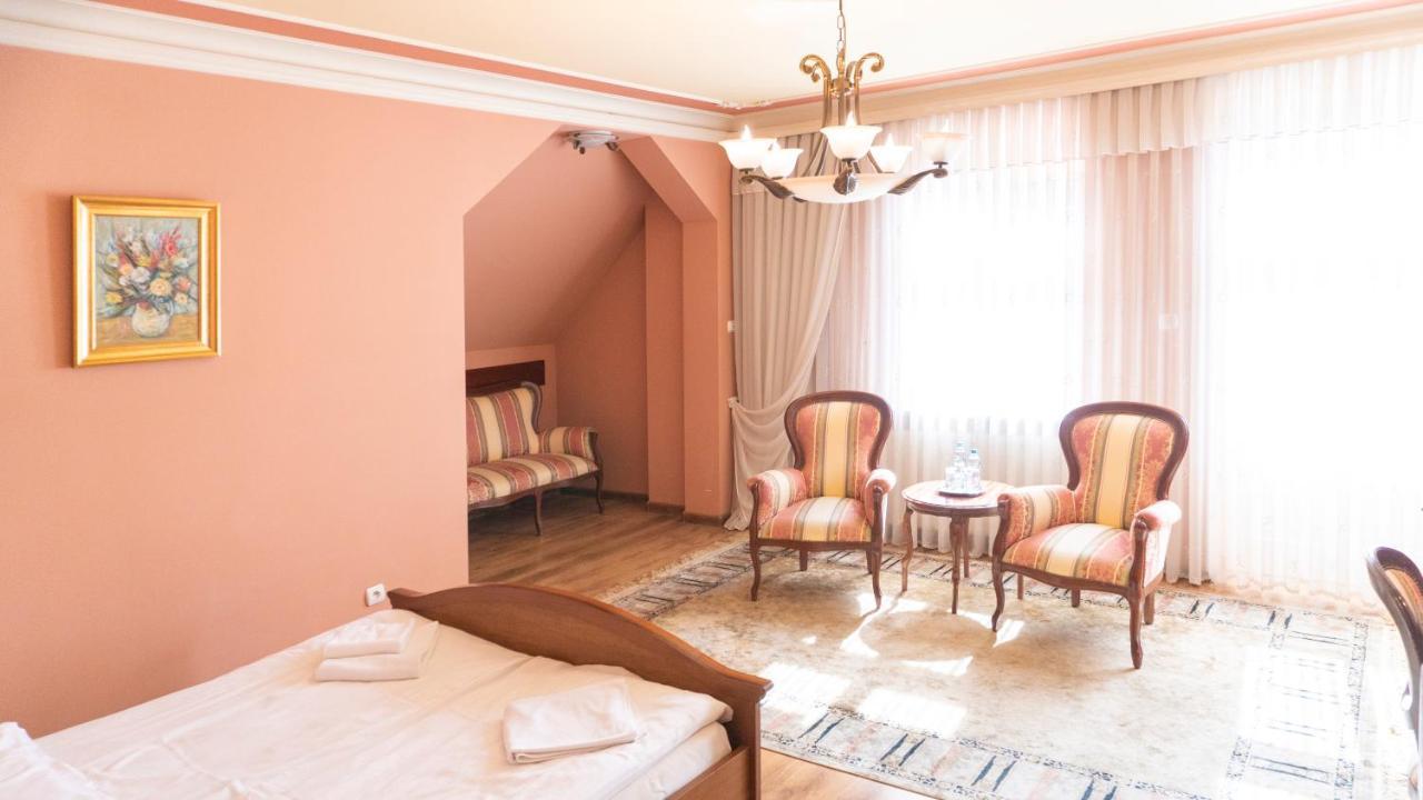 Hotel "Dworek Lesniczowka" Wodzisław Śląski Εξωτερικό φωτογραφία
