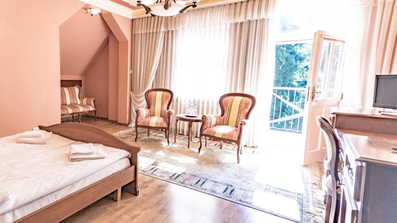 Hotel "Dworek Lesniczowka" Wodzisław Śląski Εξωτερικό φωτογραφία