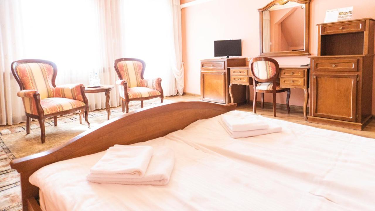 Hotel "Dworek Lesniczowka" Wodzisław Śląski Εξωτερικό φωτογραφία