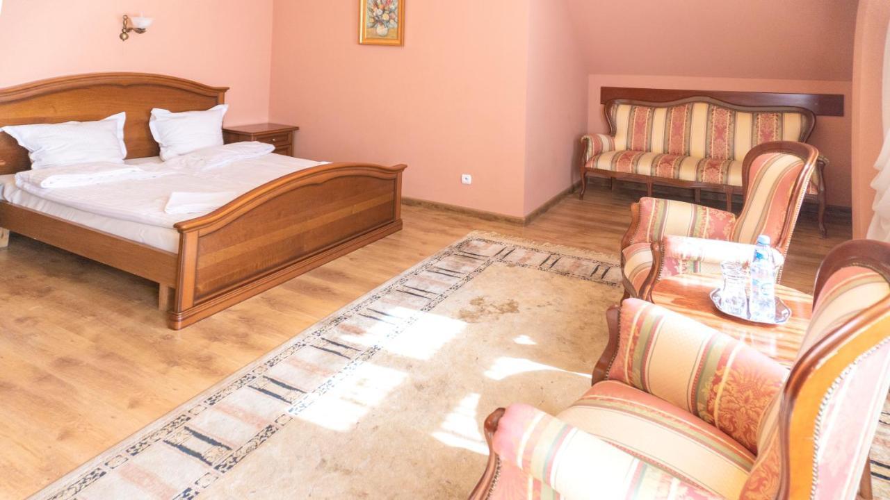 Hotel "Dworek Lesniczowka" Wodzisław Śląski Εξωτερικό φωτογραφία