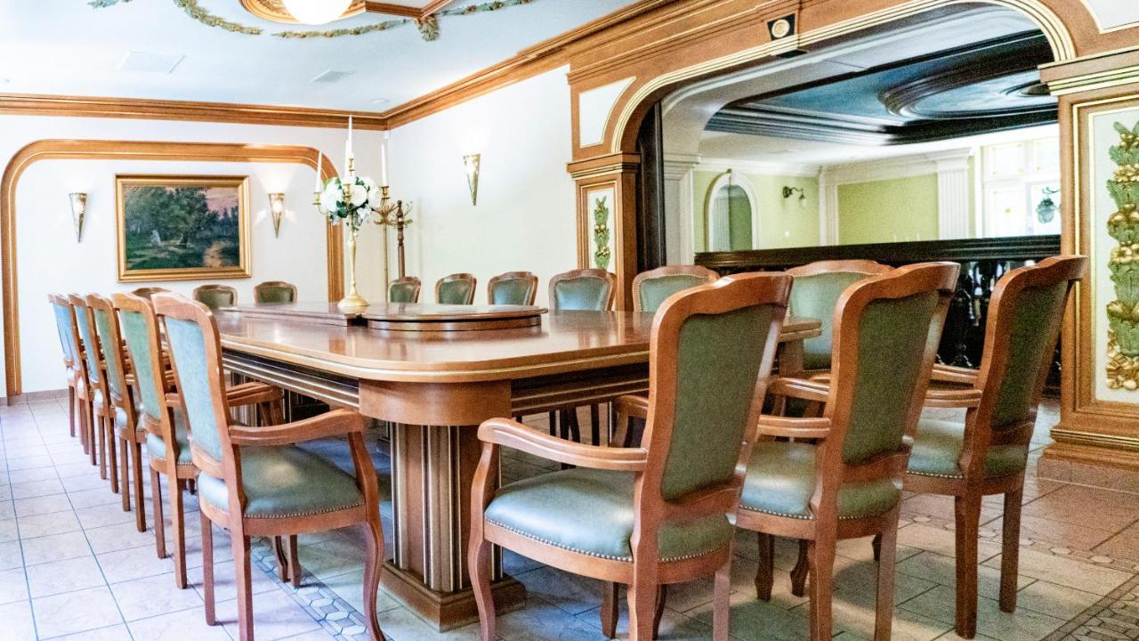 Hotel "Dworek Lesniczowka" Wodzisław Śląski Εξωτερικό φωτογραφία