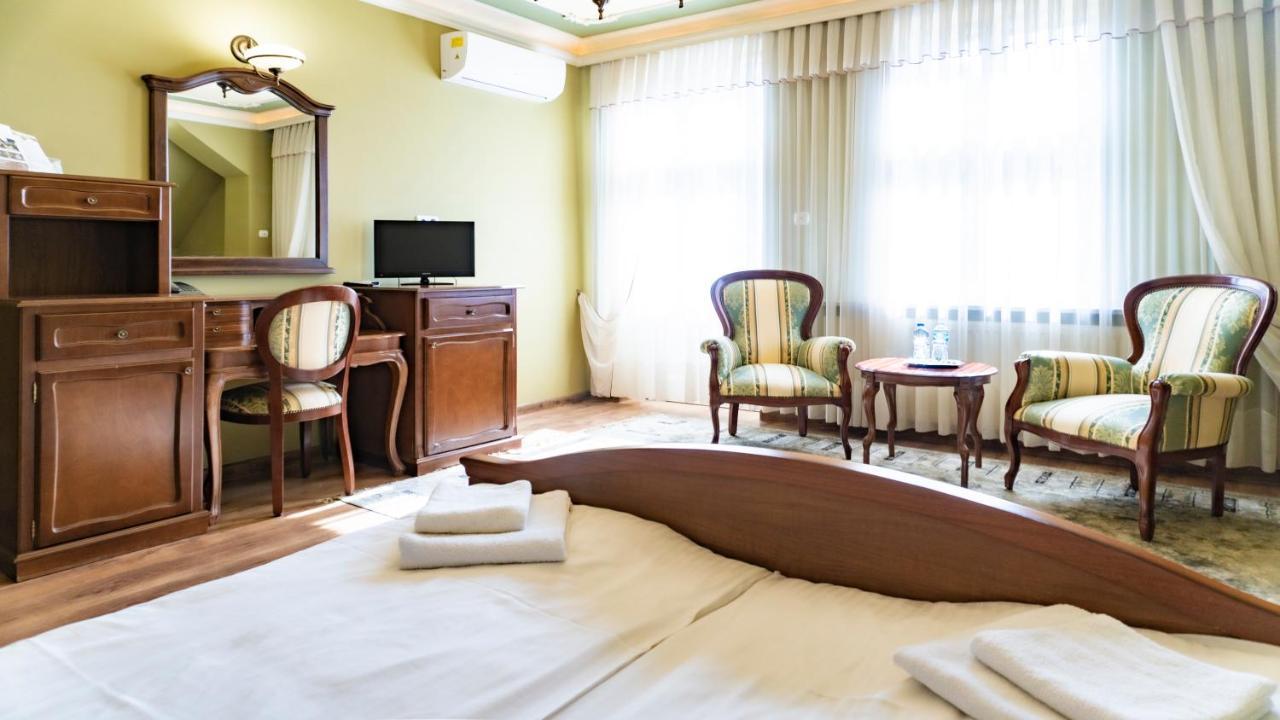 Hotel "Dworek Lesniczowka" Wodzisław Śląski Εξωτερικό φωτογραφία