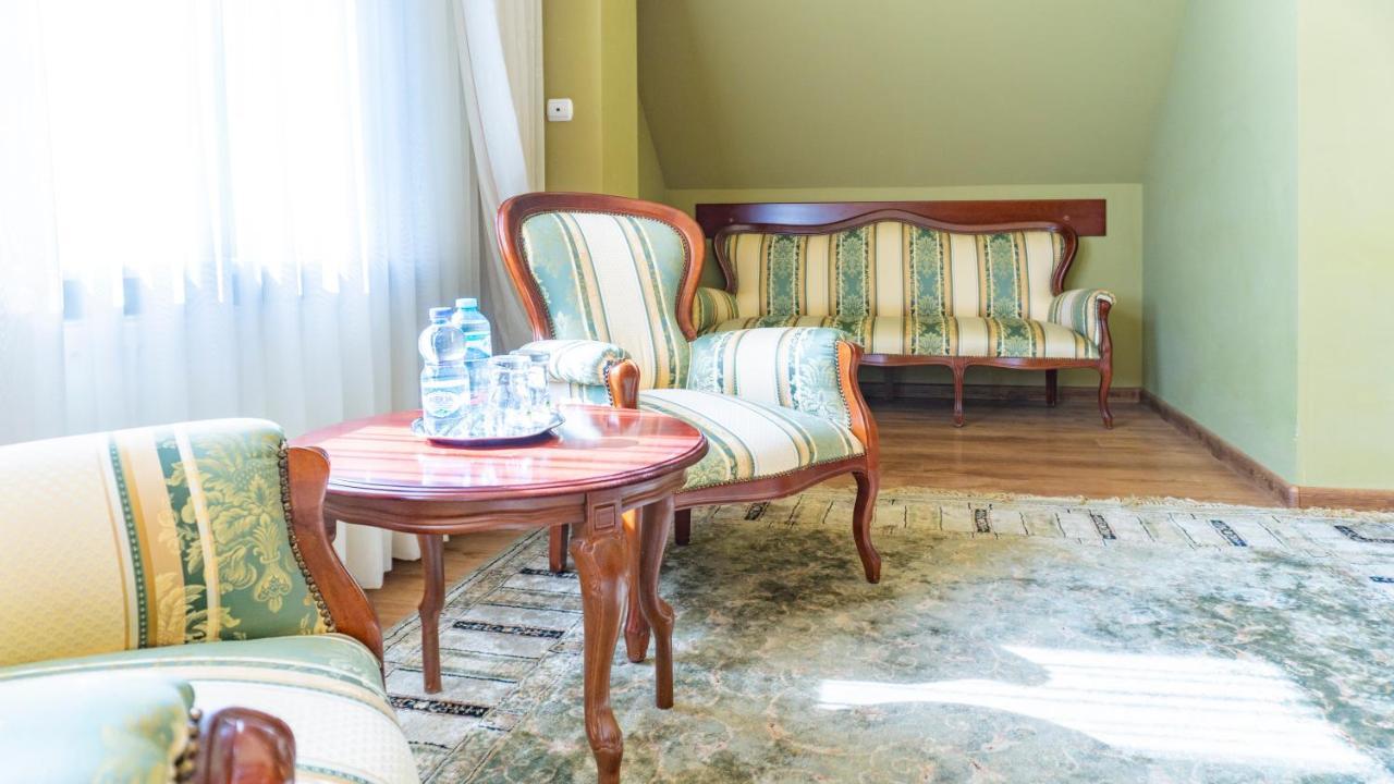 Hotel "Dworek Lesniczowka" Wodzisław Śląski Εξωτερικό φωτογραφία