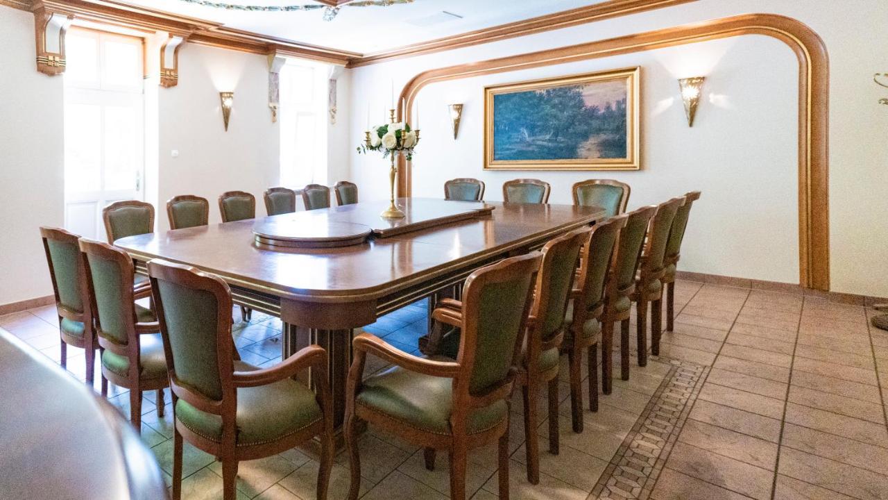 Hotel "Dworek Lesniczowka" Wodzisław Śląski Εξωτερικό φωτογραφία