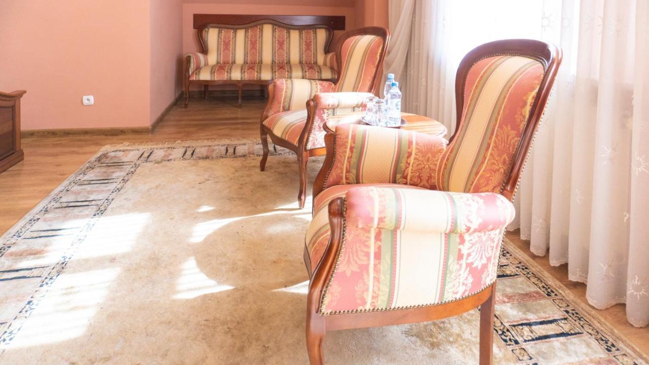 Hotel "Dworek Lesniczowka" Wodzisław Śląski Εξωτερικό φωτογραφία