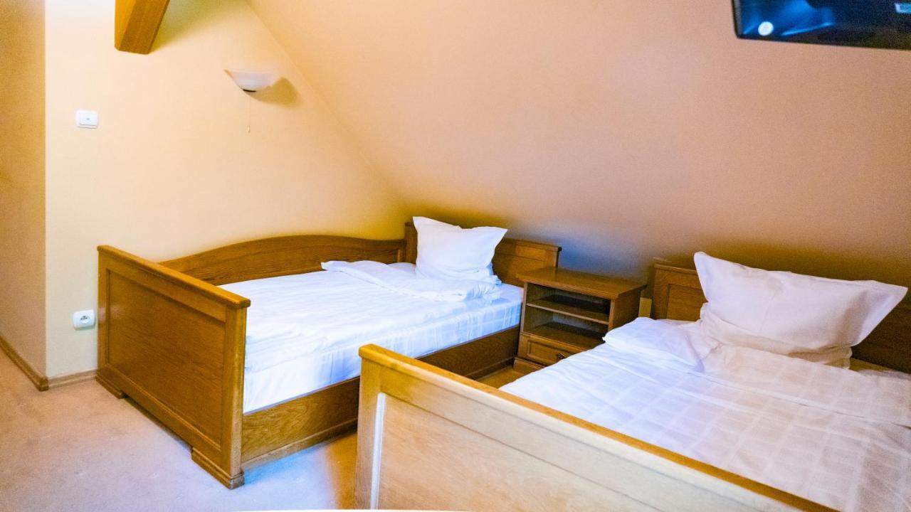 Hotel "Dworek Lesniczowka" Wodzisław Śląski Εξωτερικό φωτογραφία