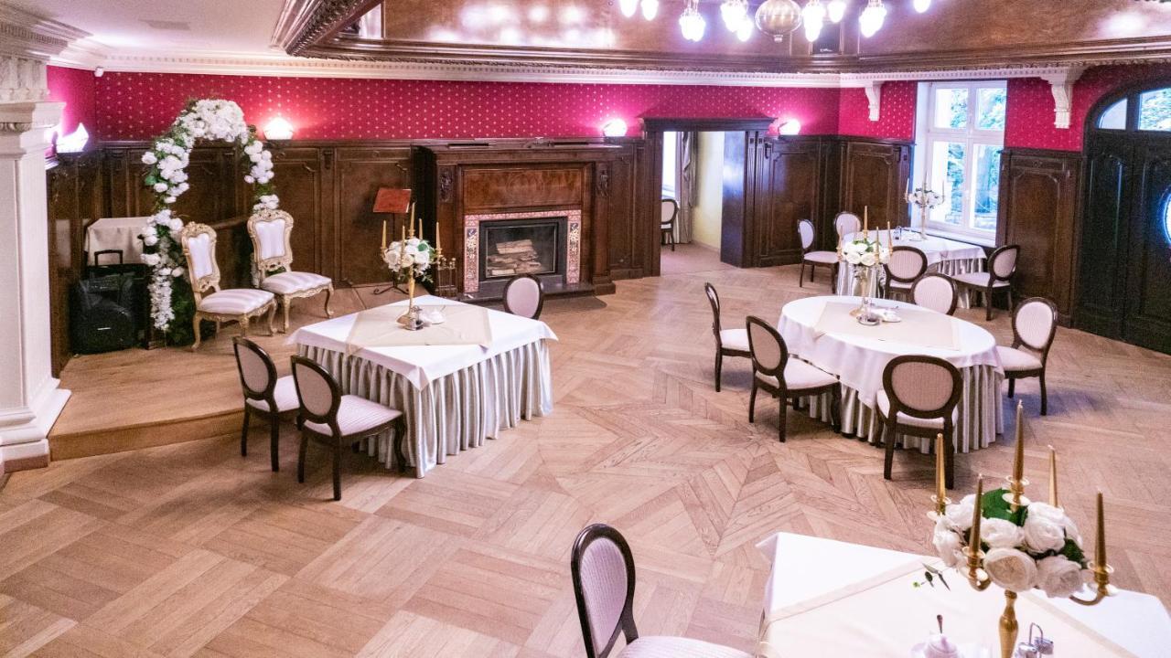 Hotel "Dworek Lesniczowka" Wodzisław Śląski Εξωτερικό φωτογραφία