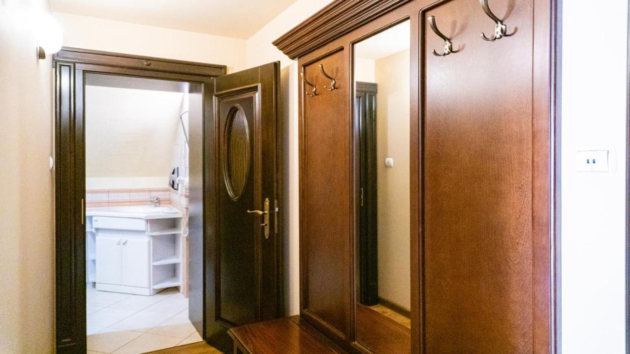 Hotel "Dworek Lesniczowka" Wodzisław Śląski Εξωτερικό φωτογραφία